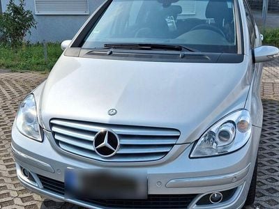 Usata Mercedes B200 140 CV (102 kW) 2007 Argento Monovolume
