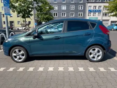 Gebraucht Ford Fiesta Trend 97 PS (71 kW) 2009 Grün Limousine