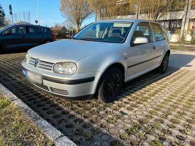 Second-hand VW Golf IV 75 CP (55 kW) 1999 Argintiu Hatchback