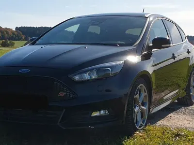 Gebraucht Ford Focus ST 250 PS (183 kW) 2017 Schwarz Limousine