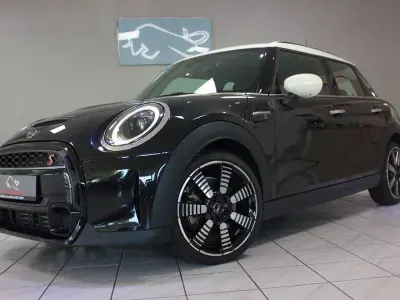 Używany Mini Cooper S Classic 178 KM (130 kW) 2023 Czarny Hatchback