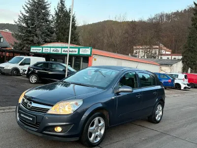 Używany Opel Astra 90 KM (66 kW) 2007 Niebieski Sedan/Limuzyna