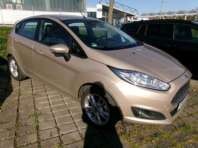 Gebraucht Ford Fiesta Celebration 82 PS (60 kW) 2016 Urbanbeige metallic Kleinwagen