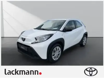 Neu Toyota Aygo X Business Edition 72 PS (52 kW) 2025 Weiss SUV