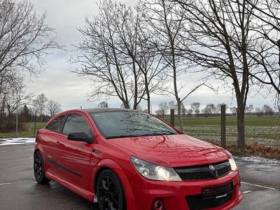 Rot Gebraucht 2006 Opel Astra GTC Coupé | 4.500 € (Teuer)