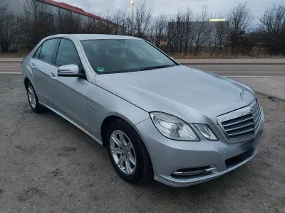 Gebraucht Mercedes E220 170 PS (125 kW) 2011 Grau Limousine