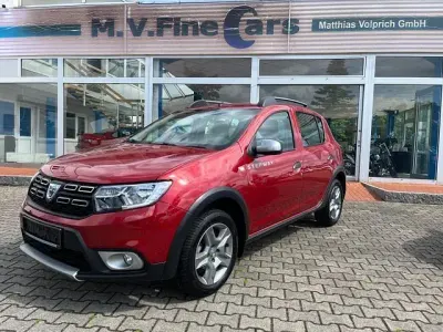 Gebraucht Dacia Sandero Prestige 90 PS (66 kW) 2017 Rot Limousine