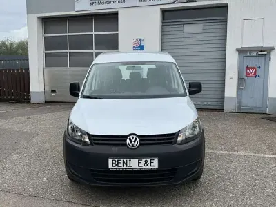 Gebraucht VW Caddy Startline 86 PS (63 kW) 2012 Reflexsilber metallic Van / Kleinbus