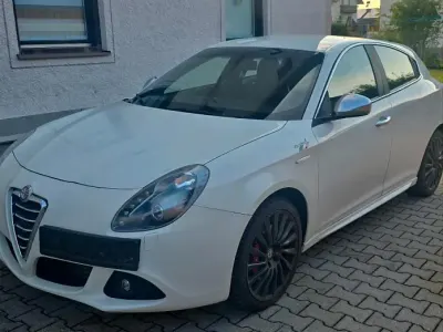 Gebraucht Alfa Romeo Giulietta 170 PS (125 kW) 2013 Weiß Kleinwagen