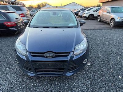 Gebraucht Ford Focus Titanium 105 PS (77 kW) 2012 Blau Limousine