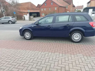 Gebraucht Opel Astra Selection 116 PS (85 kW) 2010 Royal blau (s2) Kombi