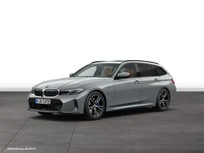 Gebraucht BMW 330e Sport Line 292 PS (214 kW) 2025 Grau Kombi