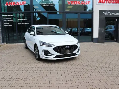 Gebraucht Ford Focus ST-Line X 155 PS (114 kW) 2023 Weiß Limousine