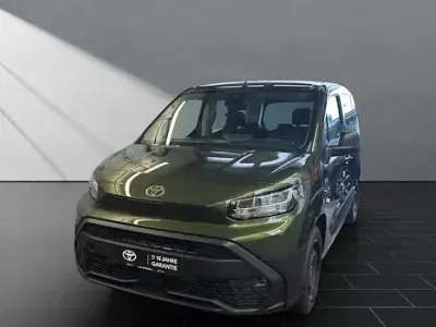 Neu Toyota Proace Verso City 110 PS (80 kW) 2026 Grün Kombi