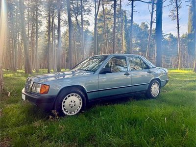 Usata Mercedes 190 90 CV (66 kW) 1988 Blu Berlina