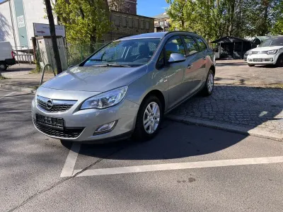Usata Opel Astra Edition 116 CV (85 kW) 2011 Blu Station wagon