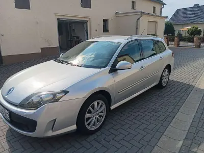 Begagnad Renault Laguna GrandTour Dynamique 140 HK (102 kW) 2010 Grå Kombi