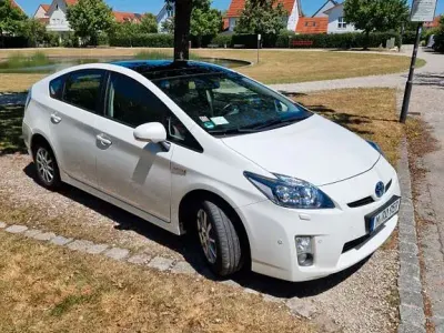Gebraucht Toyota Prius 99 PS (72 kW) 2011 Weiß Limousine