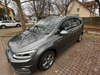 Grau Gebraucht 2016 VW Touran Van / Kleinbus | 18.500 € (Etwas zu teuer)