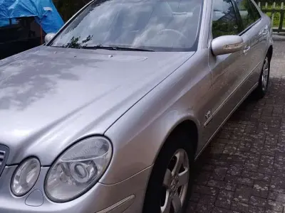 Occasion Mercedes E240 Elegance 177 ch (130 kW) 2002 Argent Berline