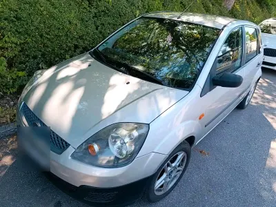 Gebraucht Ford Fiesta Fun X 60 PS (44 kW) 2006 Silber Kleinwagen