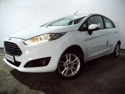 Weiß Gebraucht 2015 Ford Fiesta Trend Kleinwagen | 5.850 € (Fairer Preis)