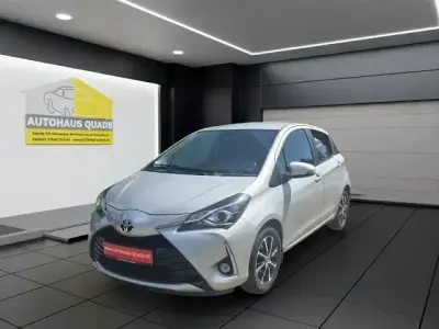 Gebraucht Toyota Yaris Team 112 PS (82 kW) 2018 Ultra silver Kleinwagen