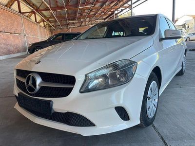 Gebraucht Mercedes A160 90 PS (66 kW) 2016 Calcitweiss  unilack Limousine