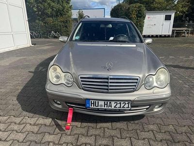 Gebraucht 2005 Mercedes C220 Avantgarde Kombi | 2.800 €