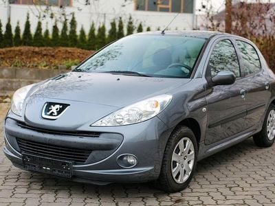 Gebraucht Peugeot 206+ Basis 75 PS (55 kW) 2009 Grau Kleinwagen