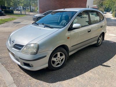 Nissan Almera Tino