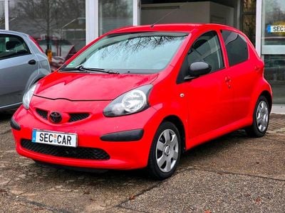 Second-hand Toyota Aygo Cool 68 CP (50 kW) 2006 Roșu Hatchback