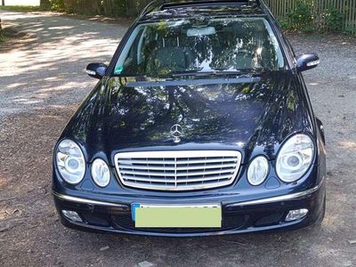 Usata Mercedes E320 Elegance 204 CV (150 kW) 2005 Blu Berlina