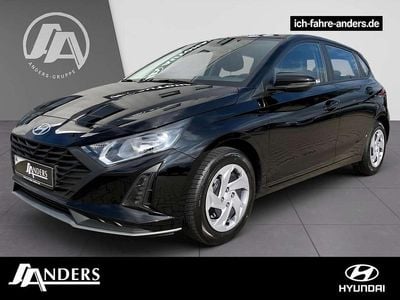 Gebraucht Hyundai i20 Select 79 PS (58 kW) 2025 Schwarz phantom black / met Kleinwagen