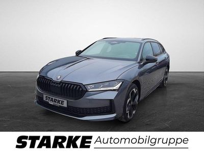 Neu Skoda Superb SportLine 193 PS (141 kW) 2026 Graphitegrau metallic Kombi