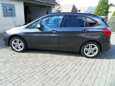 Gebraucht BMW 225 Advantage 136 PS (100 kW) 2019 Mineralgrau metallic Van / Kleinbus