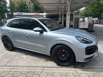 Grau Gebraucht 2022 Porsche Cayenne GTS SUV | 86.500 € (Fairer Preis)