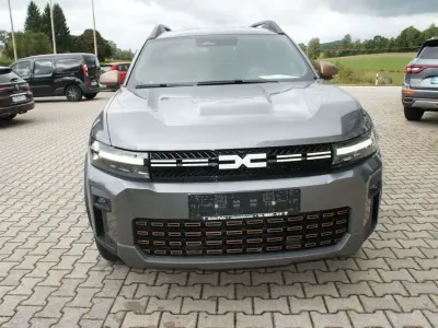 Neu Dacia Bigster Extreme 131 PS (96 kW) 2025 Grau SUV