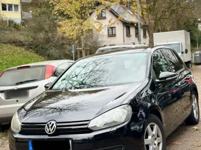 Gebraucht VW Golf VI 105 PS (77 kW) 2012 Schwarz Kleinwagen