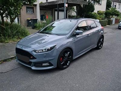 Gebraucht Ford Focus ST 185 PS (136 kW) 2015 Grau Limousine
