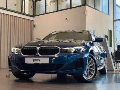 Gebraucht BMW 318 Sport Line 150 PS (110 kW) 2023 Blau Kombi