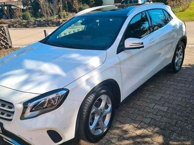 Gebraucht Mercedes GLA180 122 PS (89 kW) 2019 Weiß SUV