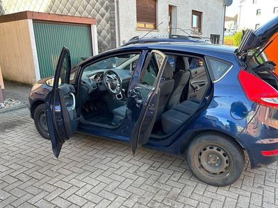 Gebraucht Ford Fiesta Trend 95 PS (69 kW) 2011 Blau Kleinwagen