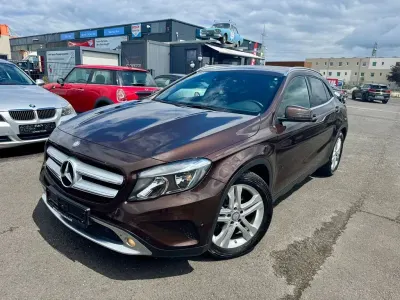 Gebraucht Mercedes GLA200 136 PS (100 kW) 2015 Braun SUV