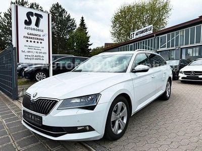 Gebraucht Skoda Superb Style 150 PS (110 kW) 2017 Bila moon/moon white (metallic) Kombi