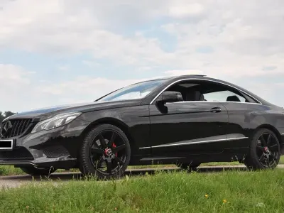 Gebraucht Mercedes E200 AMG 184 PS (135 kW) 2015 Schwarz Coupé