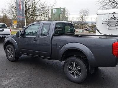 Grau Gebraucht 2014 Nissan Navara SE Abholung | 17.850 € (Teuer)