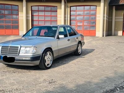 Second-hand Mercedes E230 136 CP (100 kW) 1992 Berlinǎ