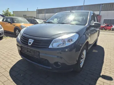 Brugt Dacia Sandero Lauréate 75 HK (55 kW) 2011 Grå Sedan