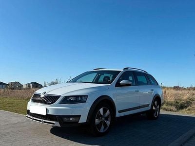 Gebraucht Skoda Octavia Scout 179 PS (131 kW) 2014 Weiß Kombi